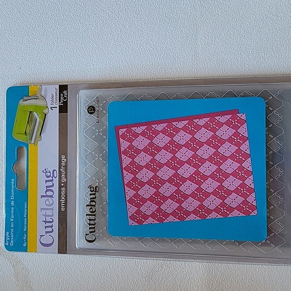 Cuttlebug 1 Embossing Folder 4 x 5.25 Brand New - Picture 1 of 2